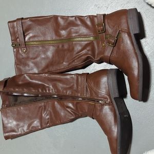 Like new brown boots zipper and buckle detail